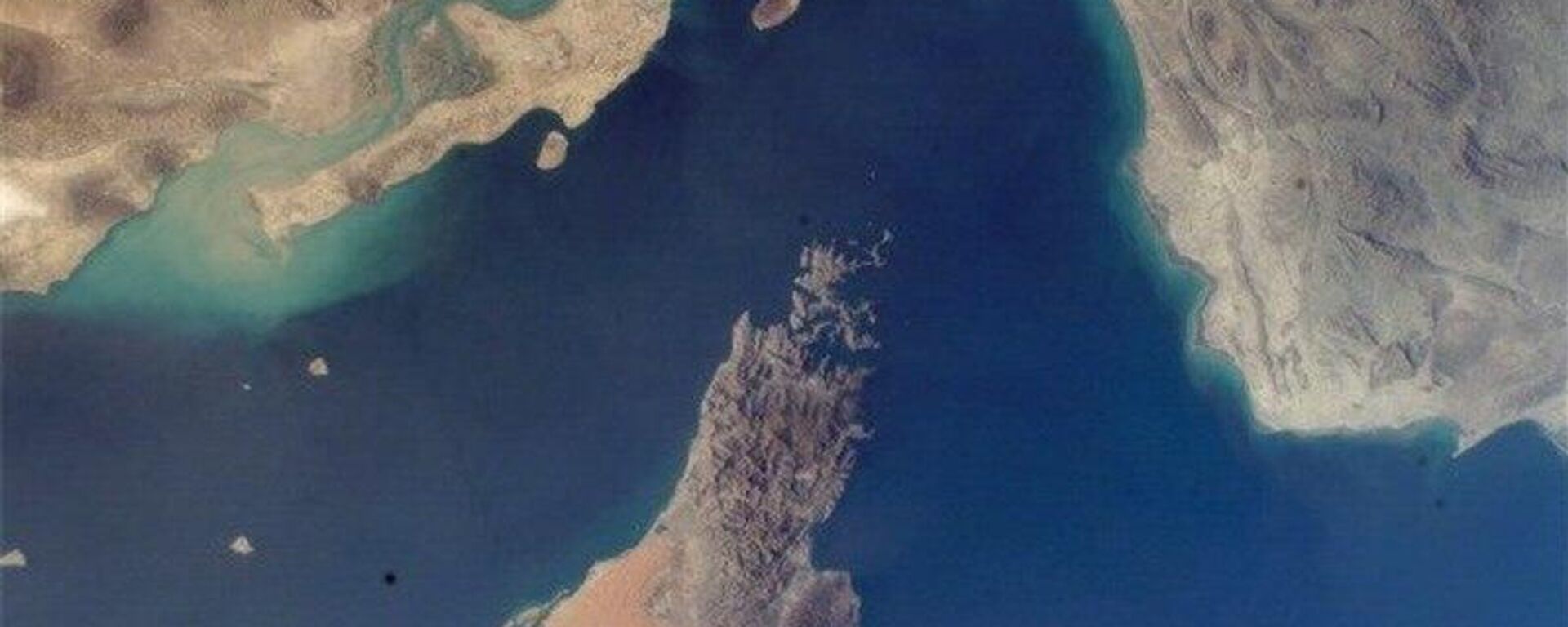 رسانه: ایران در این دو هفته از کشتی‌های عبوری تنگه هرمز عوارض دریافت خواهد کرد - اسپوتنیک ایران  , 1920, 08.04.2026