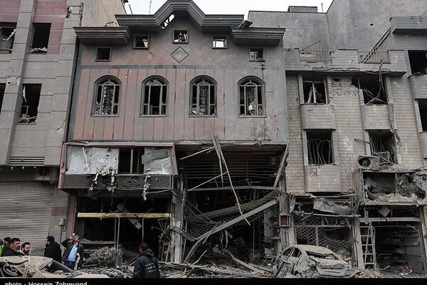 تبعات حملات آمریکا و اسرائیل به محدوده میدان شهدای تهران - اسپوتنیک ایران  