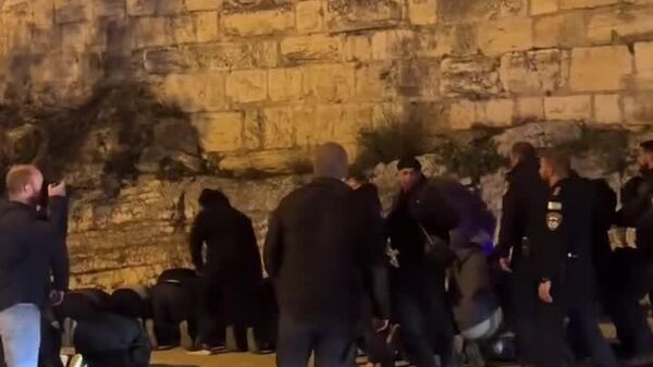 حمله نیروهای اسرائیلی به نمازگزاران در بیت المقدس - اسپوتنیک ایران  