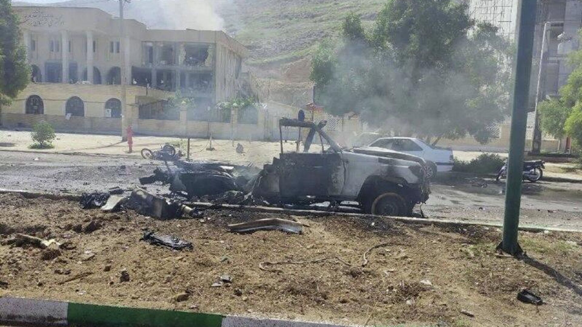 حمله اسرائیل و آمریکا به آمبولانس هلال احمر در شهرستان لار حمله اسرائیل و آمریکا به آمبولانس هلال احمر در شهرستان لار - اسپوتنیک ایران , 1920, 18.03.2026