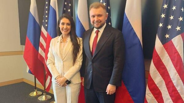 Потпредседник руске Думе Борис Чернишов и Ана Паулина Луна, конгресмен САД - اسپوتنیک ایران  