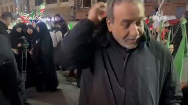 حضور وزیر امور خارجه ایران در یکی از تجمعات شبانه مردم تهران - اسپوتنیک ایران  