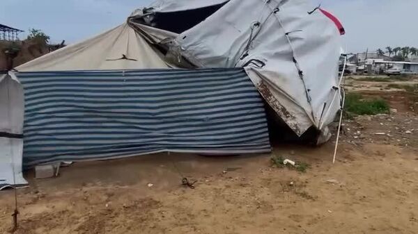 وزش باد شدید در نوار غزه باعث کنده شدن چادرهای آوارگان فلسطینی از ریشه شده و شرایط دشوار زندگی آن‌ها را تشدید کرده است - اسپوتنیک ایران  