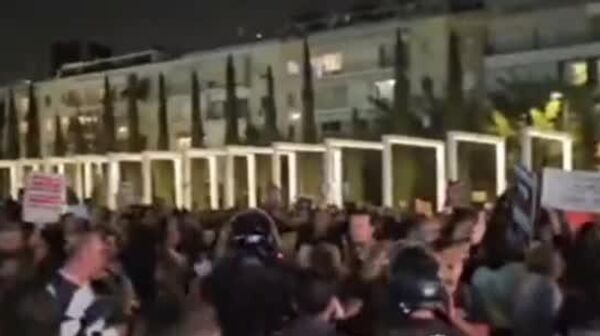 پلیس شروع به متفرق کردن تظاهرات ضد جنگ در تل آویو کرد - اسپوتنیک ایران  