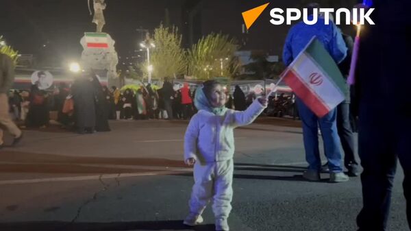 گزارش شیوا آبشناس خبرنگار ما از محل تجمع شبانه در میدان ونک تهران - اسپوتنیک ایران  