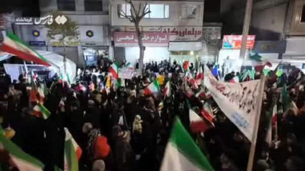 تجمعات شبانه مردم در شهرهای قم، رباط کریم و کرمانشاه ایران - اسپوتنیک ایران  