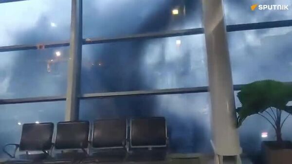 آتش‌سوزی در ترمینال یک فرودگاه بمبئی - اسپوتنیک ایران  