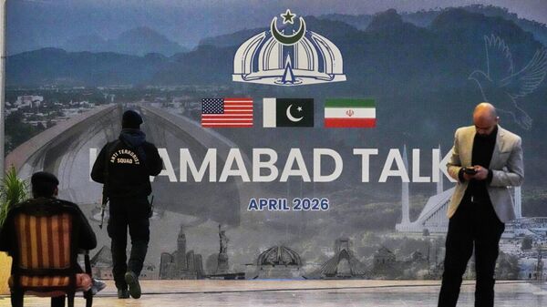 Плакат о переговорах между Ираном и США в Пакистане  - اسپوتنیک ایران  