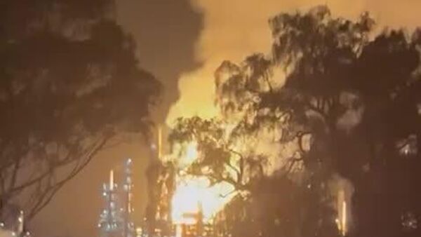 آتش سوزی در یکی از دو پالایشگاه نفت مهم و استراتژیک استرالیا در شهر جیلونگ این کشور - اسپوتنیک ایران  