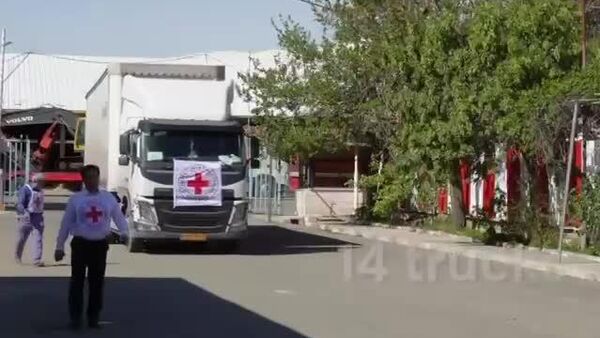 ورود 14 کامیون حامل کمک‌های بشردوستانه صلیب سرخ برای 25 هزار نفر به ایران - اسپوتنیک ایران  