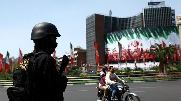 چرا ایران به خواسته های آمریکا تمکین نمی کند؟ - اسپوتنیک ایران  