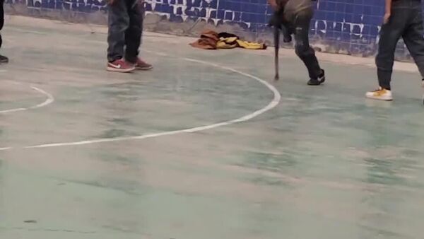 پسری از استان سیچوان چین که تنها یک پا دارد، با بازی شگفت انگیز خود تحسین کاربران را برانگیخت - اسپوتنیک ایران  