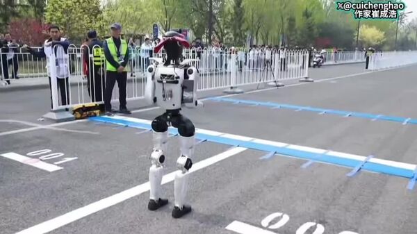 در چین، ربات در حین آماده‌سازی برای نیمه‌ماراتن از هم پاشید - اسپوتنیک ایران  