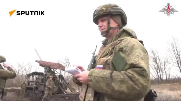 وزارت دفاع روسیه ویدیویی منتشر کرد که نشان می‌دهد واحدهای توپخانه‌ روسیه در حال نابودی مواضع و پرسنل نظامیان اوکراینی هستند - اسپوتنیک ایران  