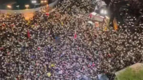 حضور پرشور مردم تهران میدان انقلاب - اسپوتنیک ایران  
