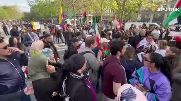 «پایان حمایت از اسرائیل = عدالت برای لبنان»: صدها نفر به خیابان‌های پاریس آمدند - اسپوتنیک ایران  