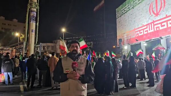 حضور موشک‌های هوافضای سپاه در تجمع شبانه مردم شیراز - اسپوتنیک ایران  