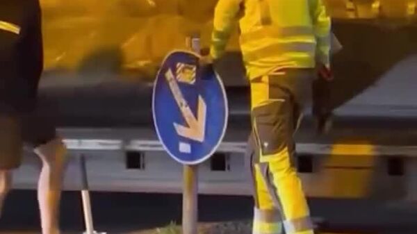 حمل و نقل یک هواپیمای بزرگ در شهر برلین باعث ایجاد هرج و مرج، ترافیک سنگین به دلیل خیابان‌های باریک شد - اسپوتنیک ایران  