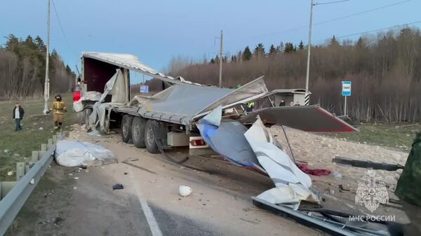 برخورد مرگبار اتوبوس با تریلی در استان لنینگراد روسیه - اسپوتنیک ایران  