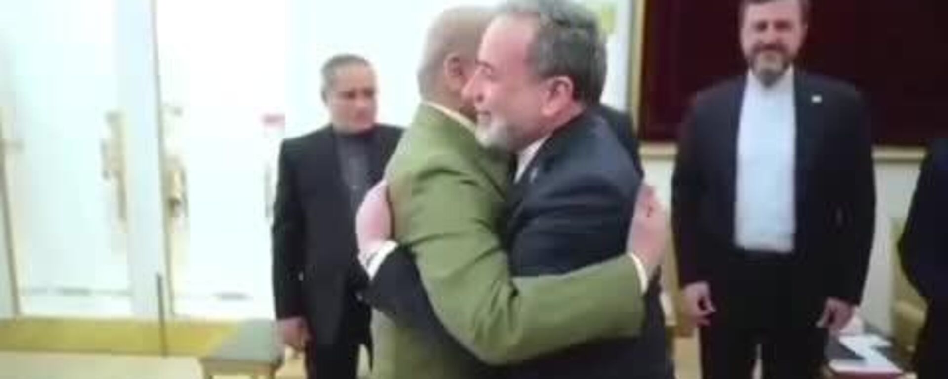 دیدار وزیر امور خارجه ایران با نخست‌ وزیر پاکستان - اسپوتنیک ایران  , 1920, 25.04.2026