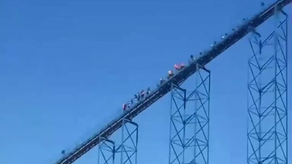 یک ترن هوایی تازه‌نفس در ماساچوست که فقط دو هفته از افتتاحش می‌گذشت، ناگهان در ارتفاع قفل کرد - اسپوتنیک ایران  