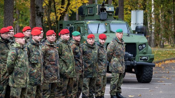 Солдаты 41-й мотопехотной бригады Бундесвера Германии принимают участие в военных учениях на полигоне Гайзюнай примерно в 130 км к западу от столицы Вильнюса, Литва - اسپوتنیک ایران  