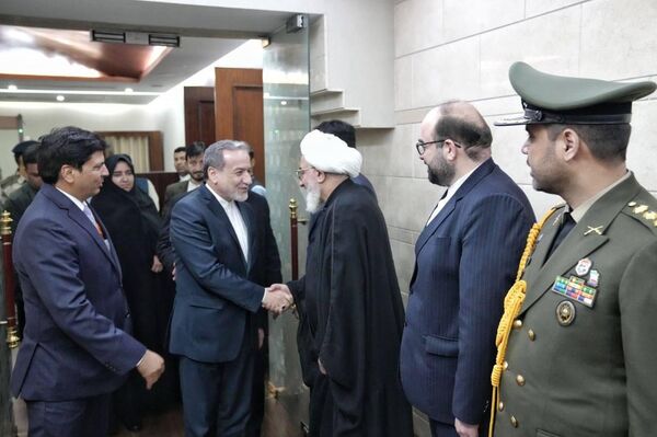 ورود وزیر خارجه ایران به دهلی نو با استقبال مقامات هندی - اسپوتنیک ایران  
