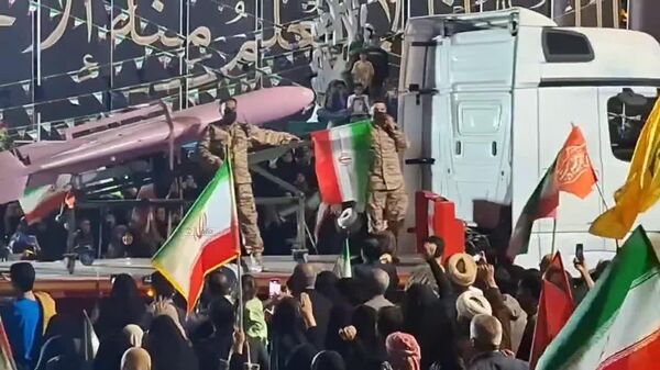 رجزخوانی مردم ایران برای آمریکا و اسرائیل - اسپوتنیک ایران  