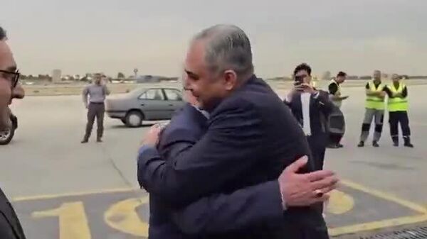 وزیر پاکستانی برای گفتگو در مورد مذاکرات صلح با آمریکا وارد تهران شد - اسپوتنیک ایران  