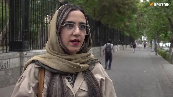 گزارش ویدیویی اسپوتنیک: رهگذران در تهران نظرات خود را در مورد اهمیت دیدار پوتین و شی جین پینگ در میان نهادند - اسپوتنیک ایران  