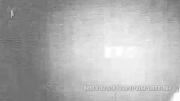 ارتش اسرائیل اعلام کرد که سه انبار سلاح حماس را در چندین منطقه از نوار غزه منهدم کرده است - اسپوتنیک ایران  