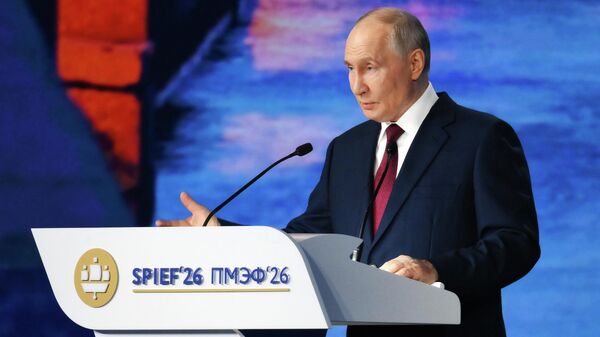 President Vladimir Putin speaks at the plenary session of the St. Petersburg International Economic Forum. - اسپوتنیک ایران  