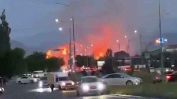 آتشسوزی بزرگ در منطقه صنعتی کیزیلیورت در جمهوری داغستان روسیه - اسپوتنیک ایران  