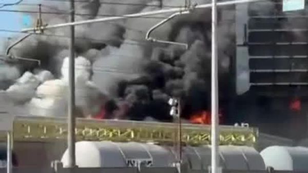 آتشسوزی بزرگ باعث هشدار و توقف قطارها در شمال ایتالیا شد - اسپوتنیک ایران  