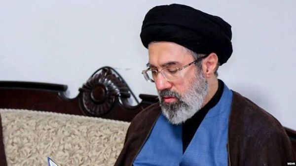 تا ساعتی دیگر، پیام سیدمجتبی خامنهای، رهبر انقلاب اسلامی خطاب به مردم ایران درباره تفاهمنامه رؤسای جمهوری ایران و امریکا منتشر خواهد شد - اسپوتنیک ایران  