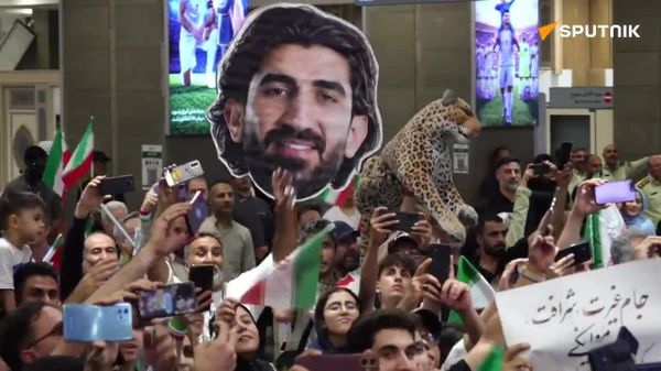 معاون وزیر ورزش ايران به اسپوتنیک : حضور تیم ملی، برافراشته شدن پرچم و قرائت سرود مقدس جمهوری اسلامی برایمان حائز اهمیت بود - اسپوتنیک ایران  