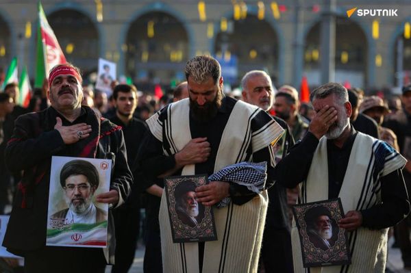 مراسم وداع با رهبر پیشین جمهوری اسلامی، 13 ام تیر ماه، مصلی تهران - اسپوتنیک ایران  