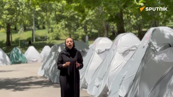 خبرنگار اسپوتنیک در تهران: تشییع پیکر رهبر پیشین ایران در تهران؛ حضور هیئتهای 100 کشور - اسپوتنیک ایران  
