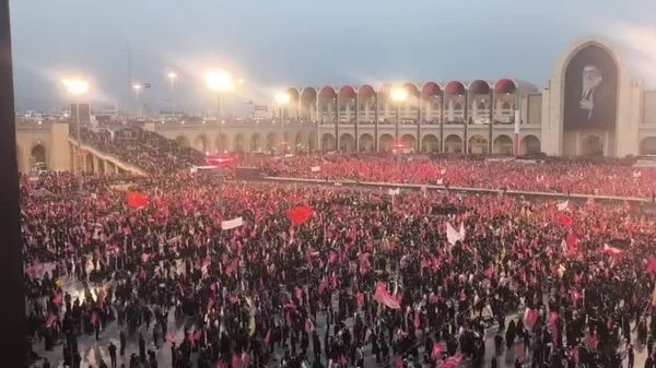 سیل جمعیت عزاداران ایرانی در آخرین ساعات وداع با رهبر شهید (سید علی خامنهای) - اسپوتنیک ایران  