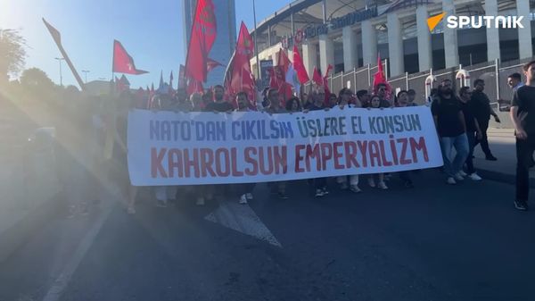 تظاهرات در استانبول با شعار «ناتو، برو بیرون!» پیش از اجلاس سران ناتو - اسپوتنیک ایران  