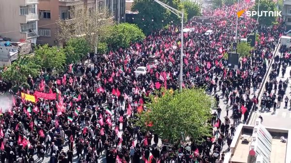 میلیونها نفر از ساعات اولیه صبح برای شرکت در مراسم تشییع پیکر آیت الله خامنه ای جمع شدند - اسپوتنیک ایران  