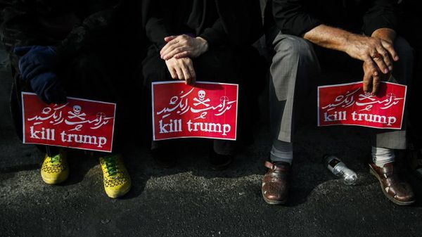 تصاویری از مراسم وداع با آیت الله خامنه ای رهبر سابق ایران در تهران - اسپوتنیک ایران  
