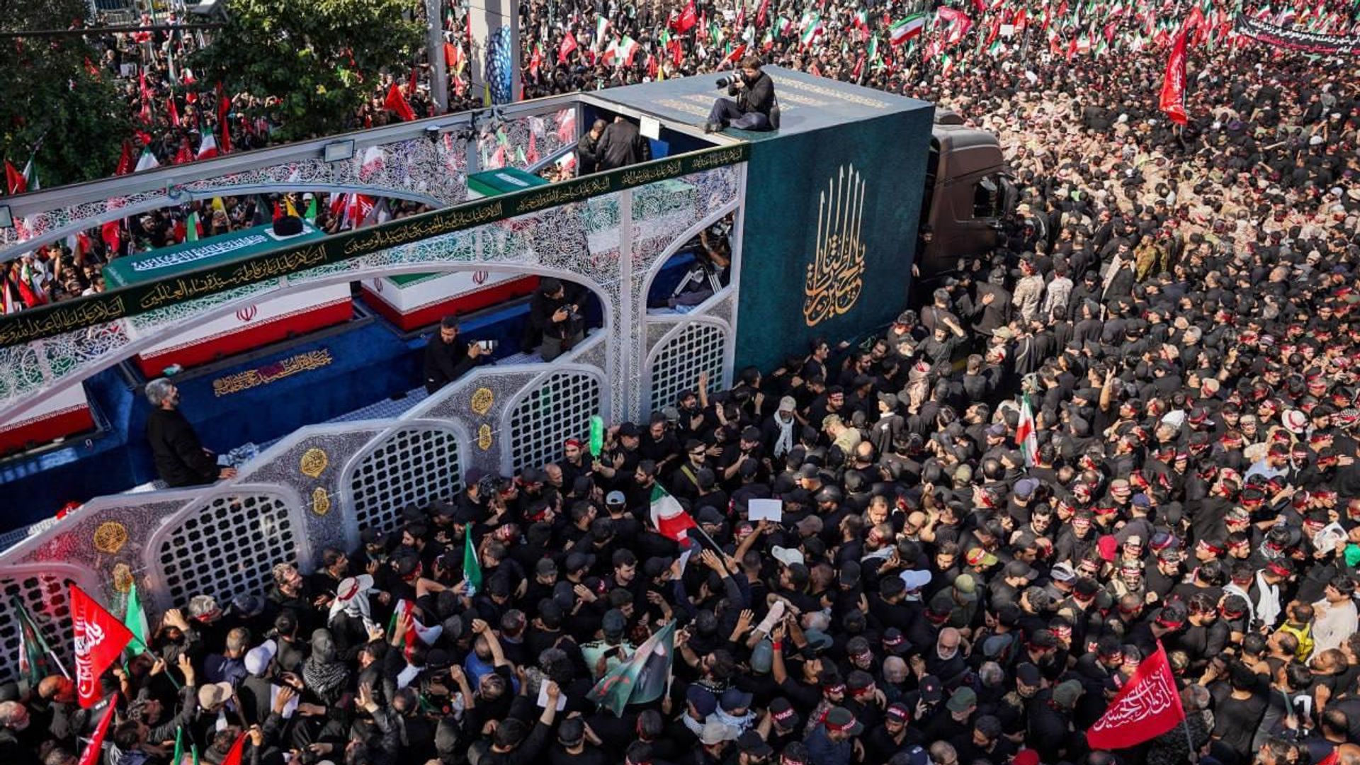 تصاویری از مراسم وداع با آیت الله خامنه ای رهبر سابق ایران در تهران تصاویری از مراسم وداع با آیت الله خامنه ای رهبر سابق ایران در تهران - اسپوتنیک ایران , 1920, 07.07.2026