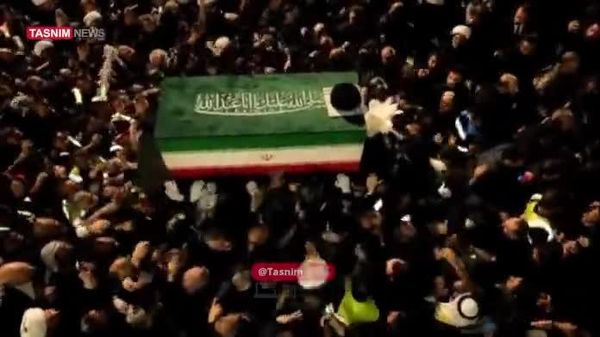 استقبال پرشور عراقیها از پیکر رهبر فقید ایران در فرودگاه نجف - اسپوتنیک ایران  
