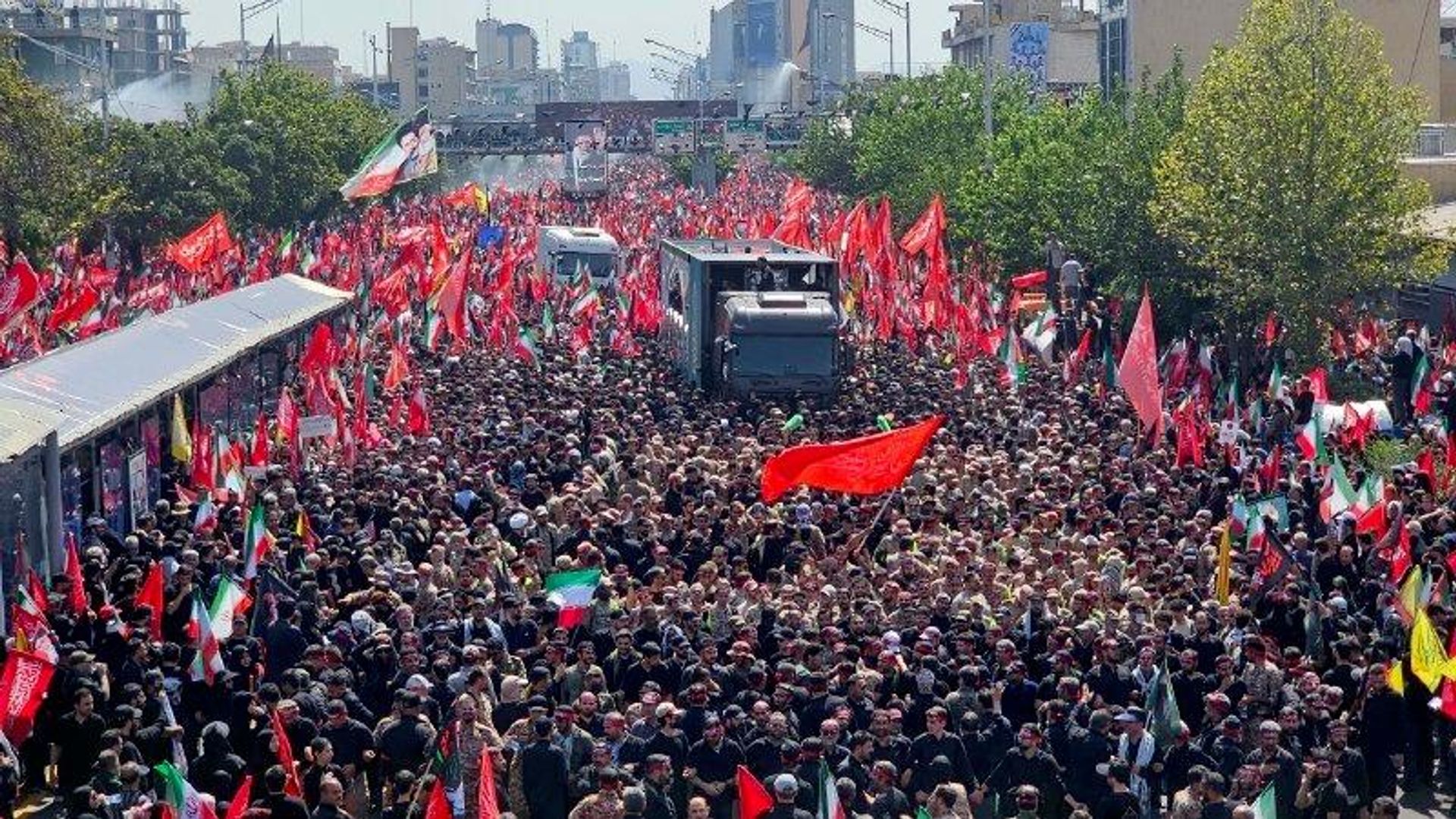 تکامل سوگواری در ایران؛ از تشییع خودجوش خمینی تا آیین دولتی خامنهای تکامل سوگواری در ایران؛ از تشییع خودجوش خمینی تا آیین دولتی خامنهای - اسپوتنیک ایران , 1920, 10.07.2026