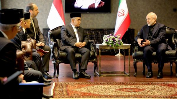 قالیباف: کسی میتواند با آمریکا مذاکره کند که آماده جنگ باشد - اسپوتنیک ایران  