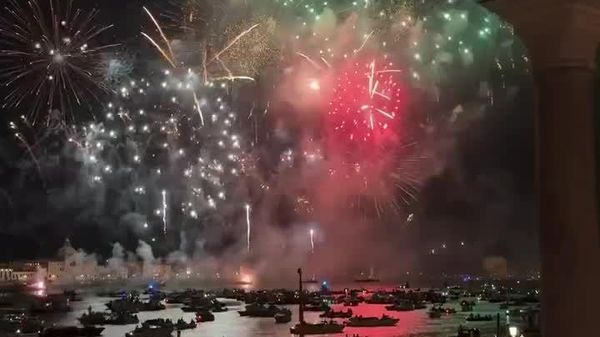 ونیز تعطیلات جشن سنتی «نجاتدهنده» را با آتشبازی بر فراز تالاب جشن گرفت - اسپوتنیک ایران  
