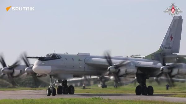 بمبافکنهای استراتژیک Tu-95MS روسیه پرواز برنامهریزیشده خود را بر فراز آبهای بیطرف دریای ژاپن به پایان رساندند - اسپوتنیک ایران  