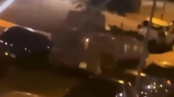 سربازان انگلیسی خودروی زرهی را دزدیدند و با چندین خودرو برخورد کردند - اسپوتنیک ایران  