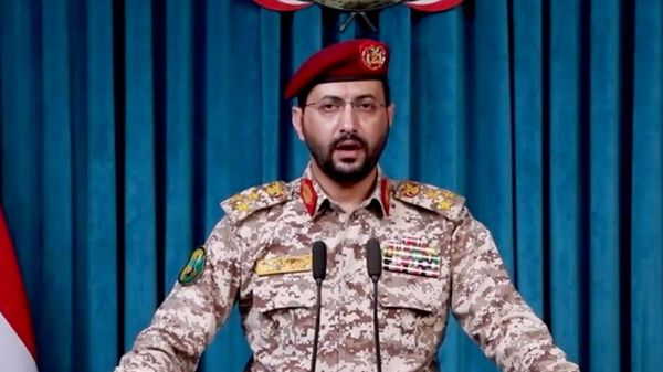 سخنگوی حوثیها: با موشکهای بالستیک و پهپادها به تأسیسات سعودی آرامکو در ینبع و جیزان حمله کردیم - اسپوتنیک ایران  